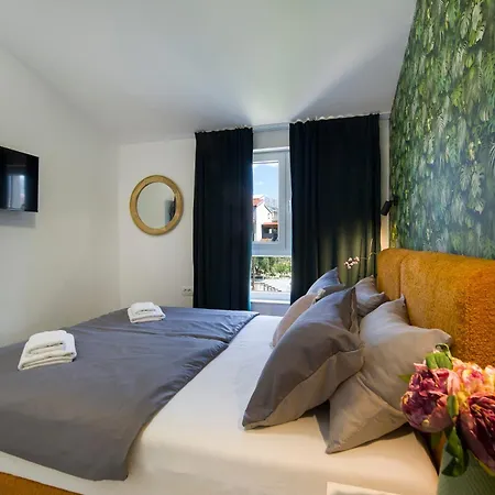 Villa Enjoy - Private Heated Pool, Soccer, Foodbal Split