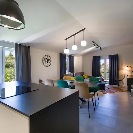 Enjoy - Private Heated Pool, Soccer, Foodbal Split