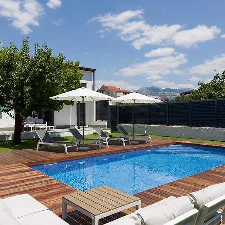 Enjoy - Private Heated Pool, Soccer, Foodbal Split