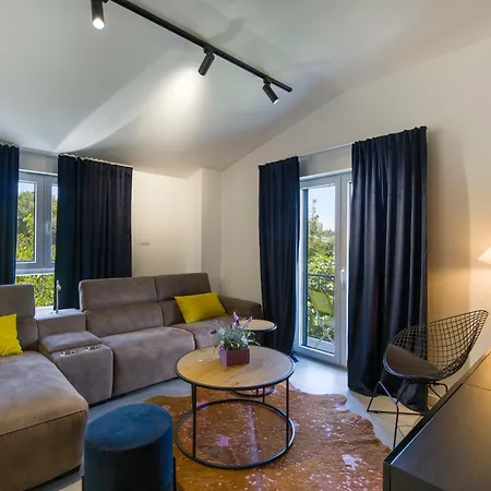Vila Enjoy - Private Heated Pool, Soccer, Foodbal *