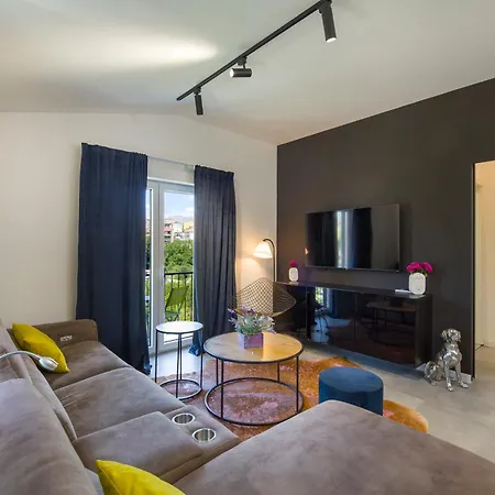 Villa Enjoy - Private Heated Pool, Soccer, Foodbal Split